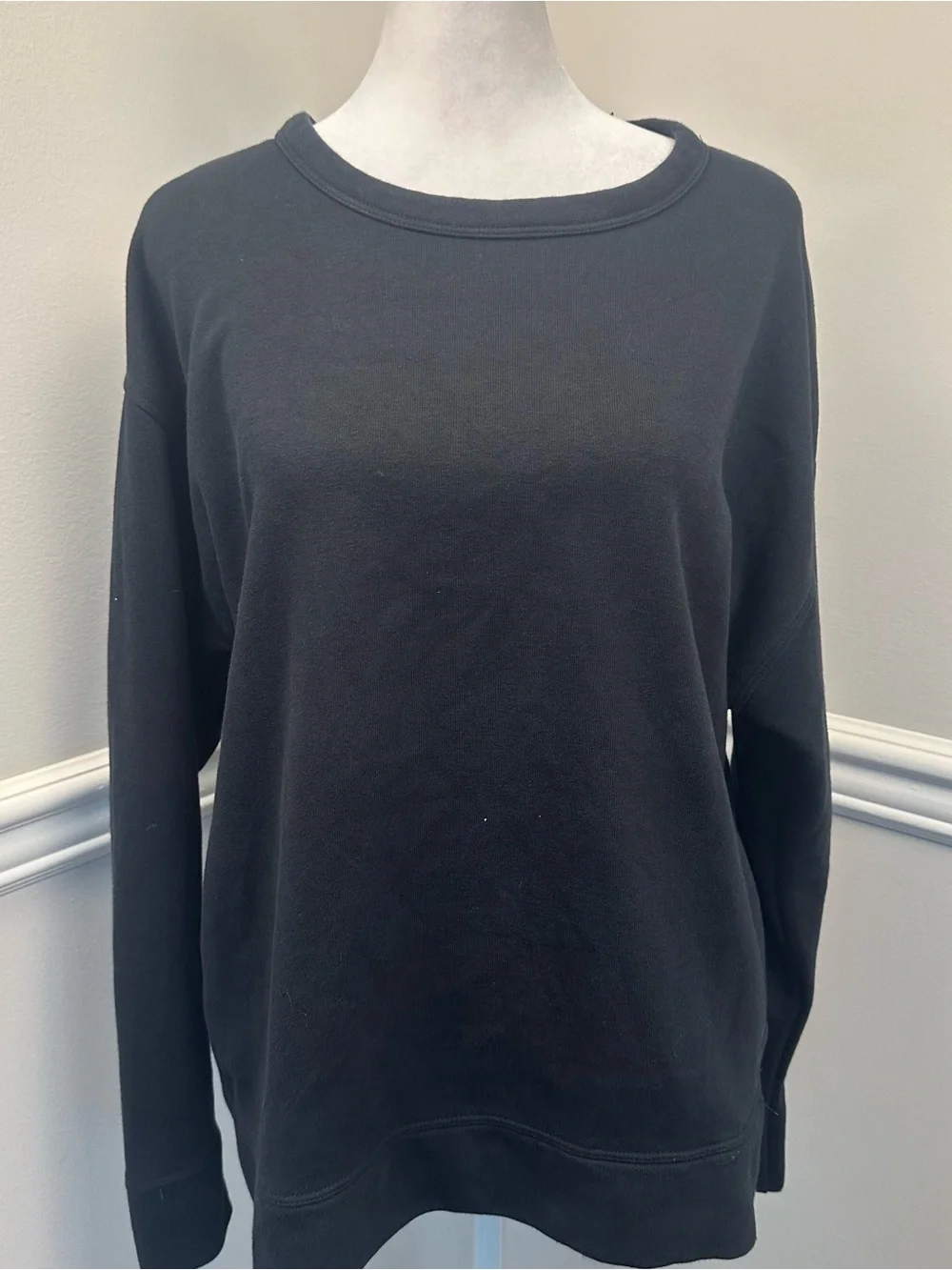 Nike Dri-Fit Black Women's Crewneck Open Back Sweatshirt M